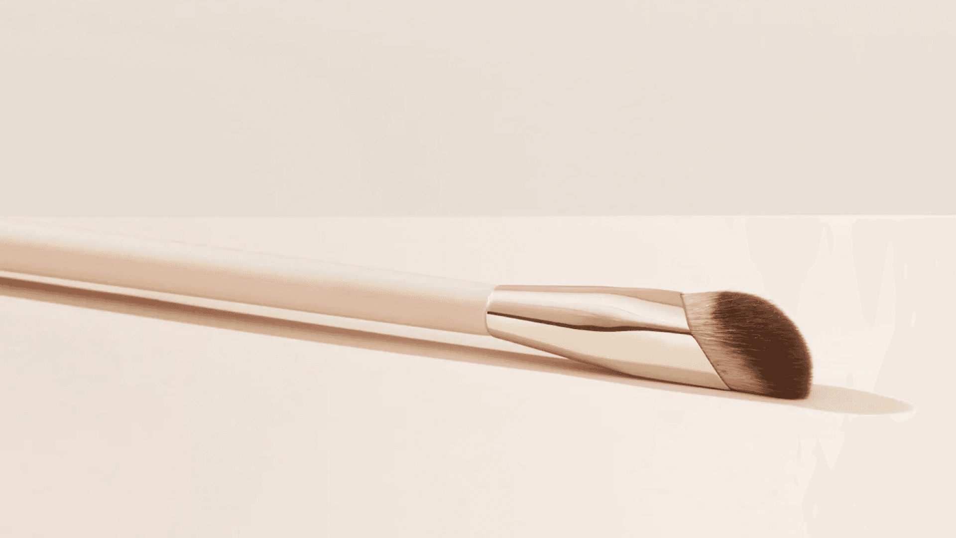 concealer-brush